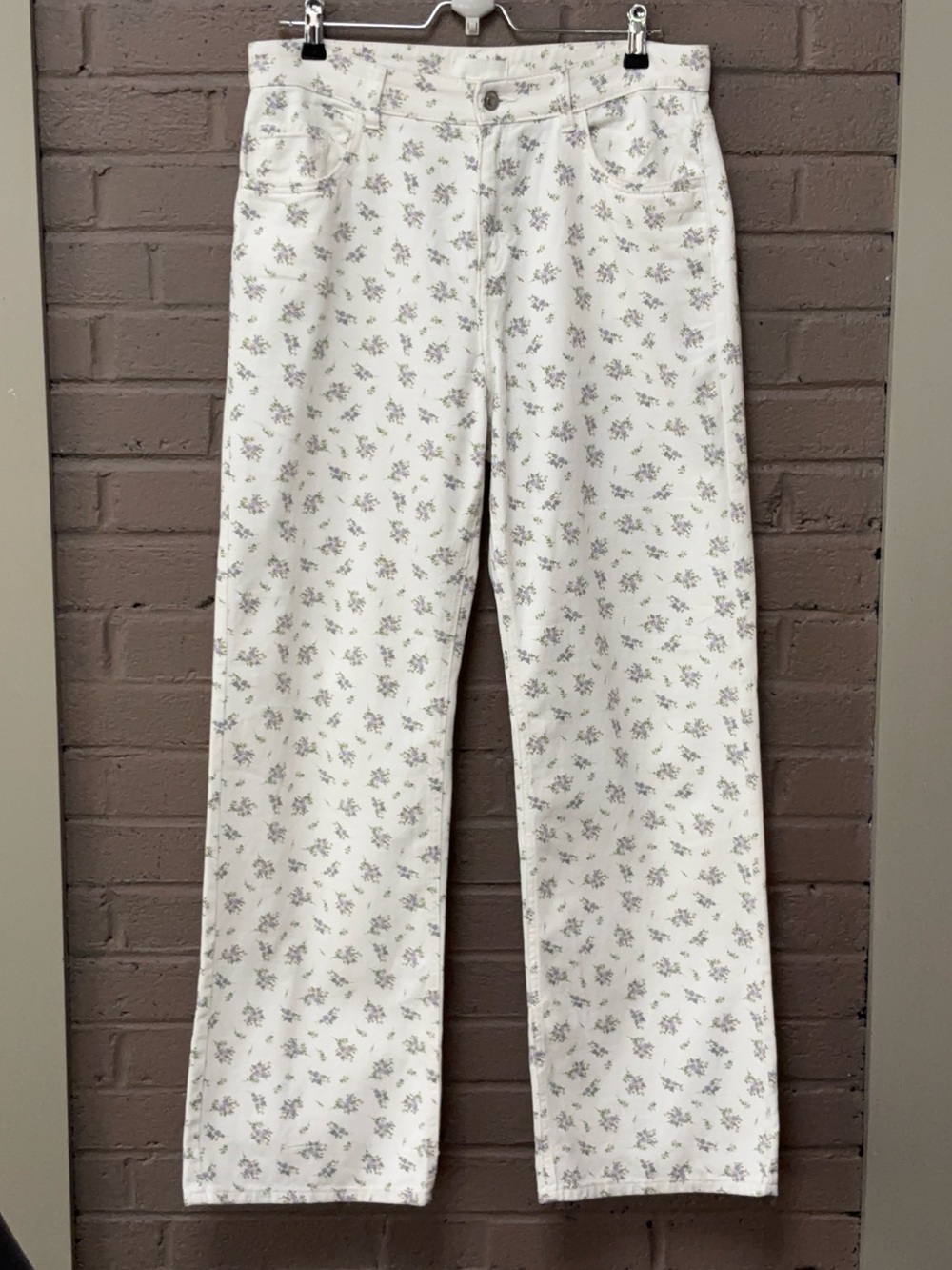 H&M white floral print relaxed fit jeans 12 ( runs small )